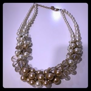 Costume necklace (pearls and chains)